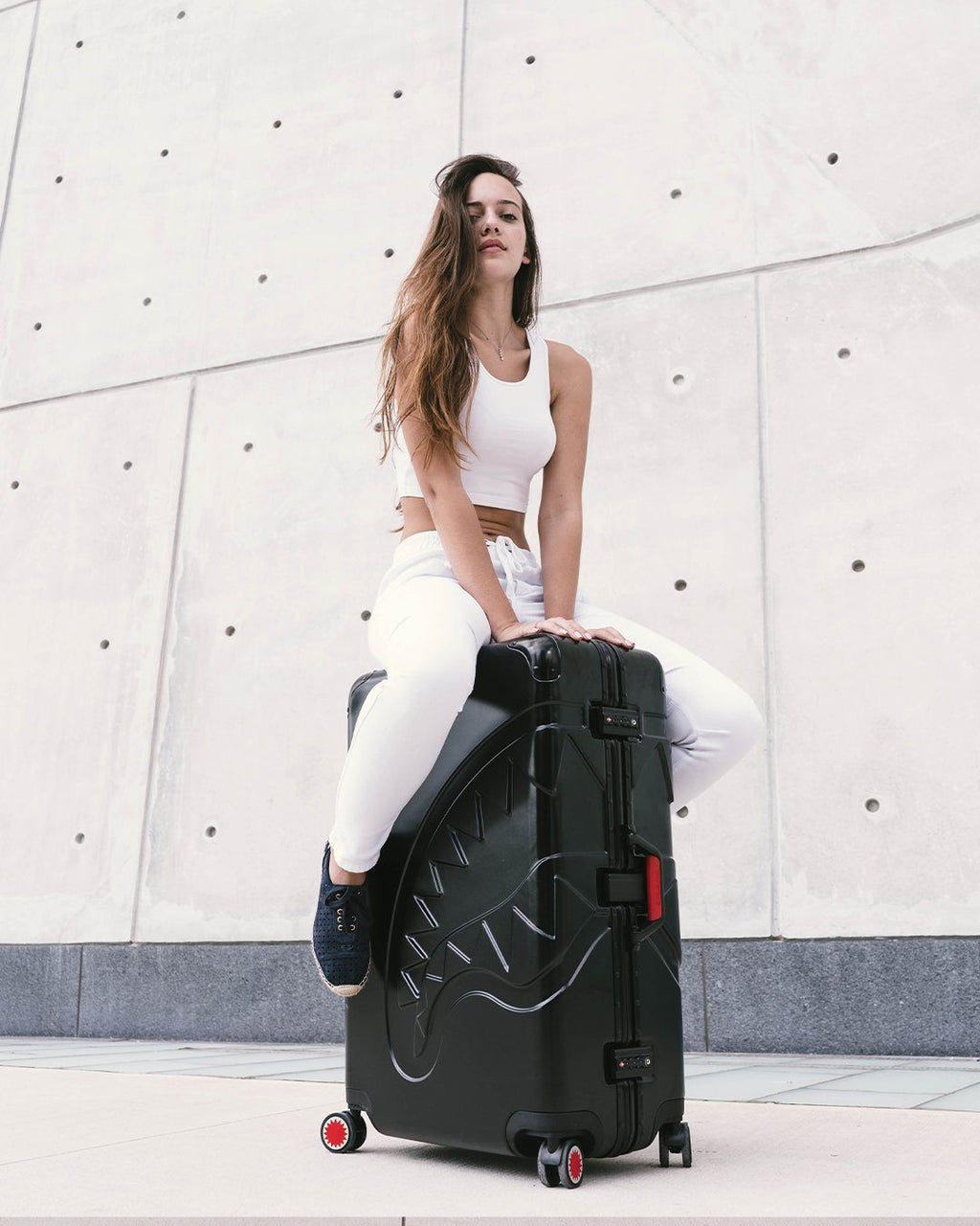 Sharkitecture Molded 29” Full-Size Luggage - Image 9