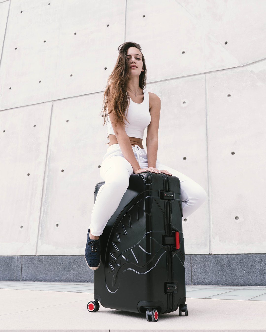 Sharkitecture Molded 29” Full-Size Luggage - Image 9