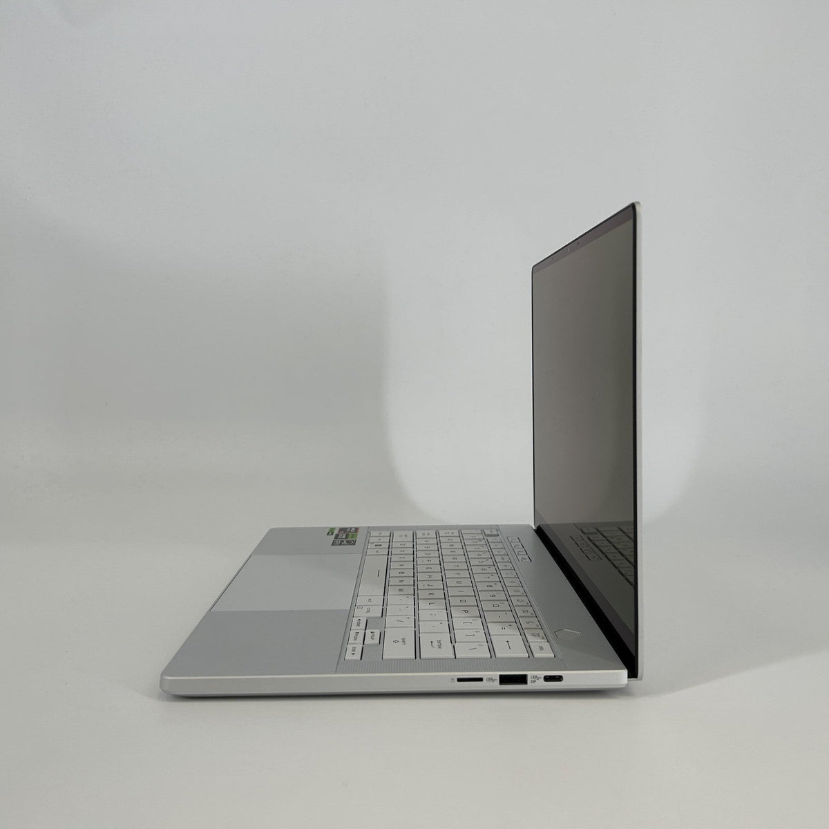 Asus ROG Zephyrus G14 GA403 14 White 4.0 GHz AMD Ryzen 9 8945HS 32GB RAM 1TB Solid State Drive NVIDIA GeForce RTX - Image 4
