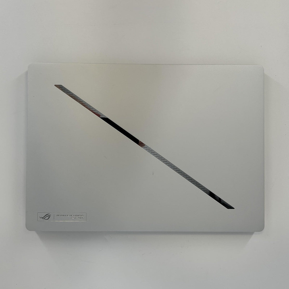 Asus ROG Zephyrus G14 GA403 14 White 4.0 GHz AMD Ryzen 9 8945HS 32GB RAM 1TB Solid State Drive NVIDIA GeForce RTX - Image 5