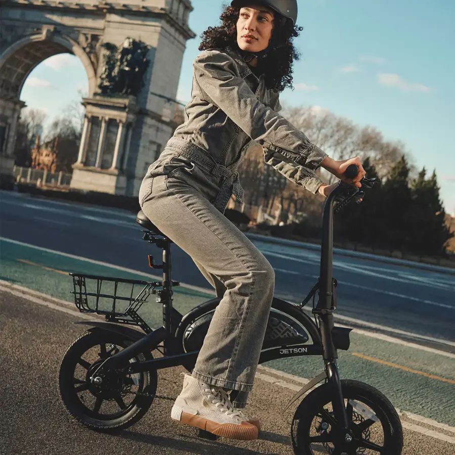 Jetson - Bolt Pro eBike with 30 miles Max Operating Range & 15.5 mph Max Speed - Black - Good Condition - Image 6