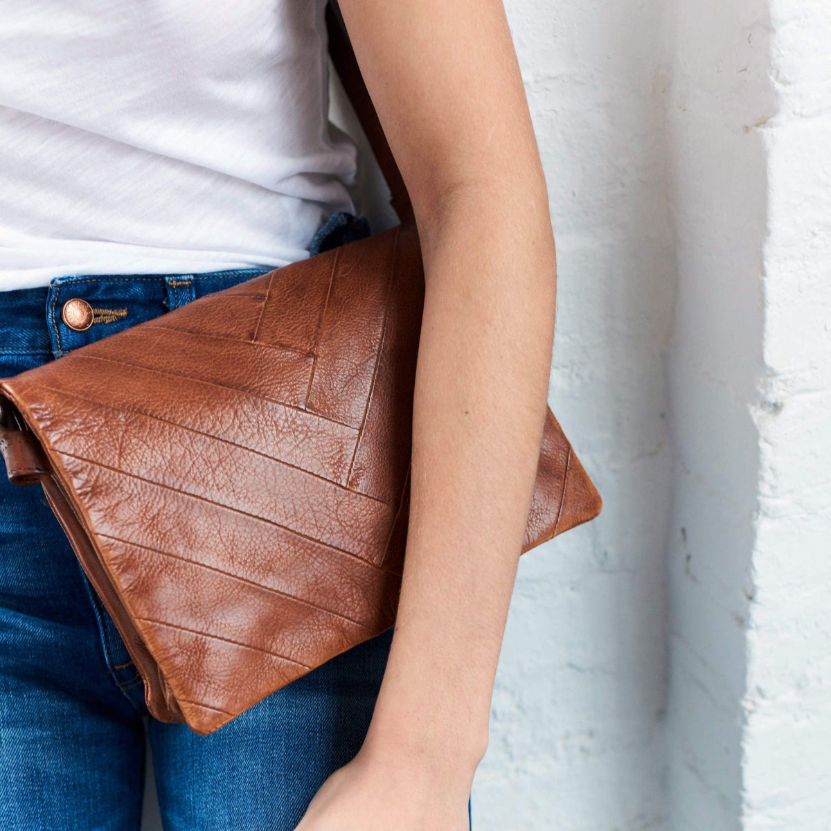 Luca Leather Crossbody Bag - Image 6