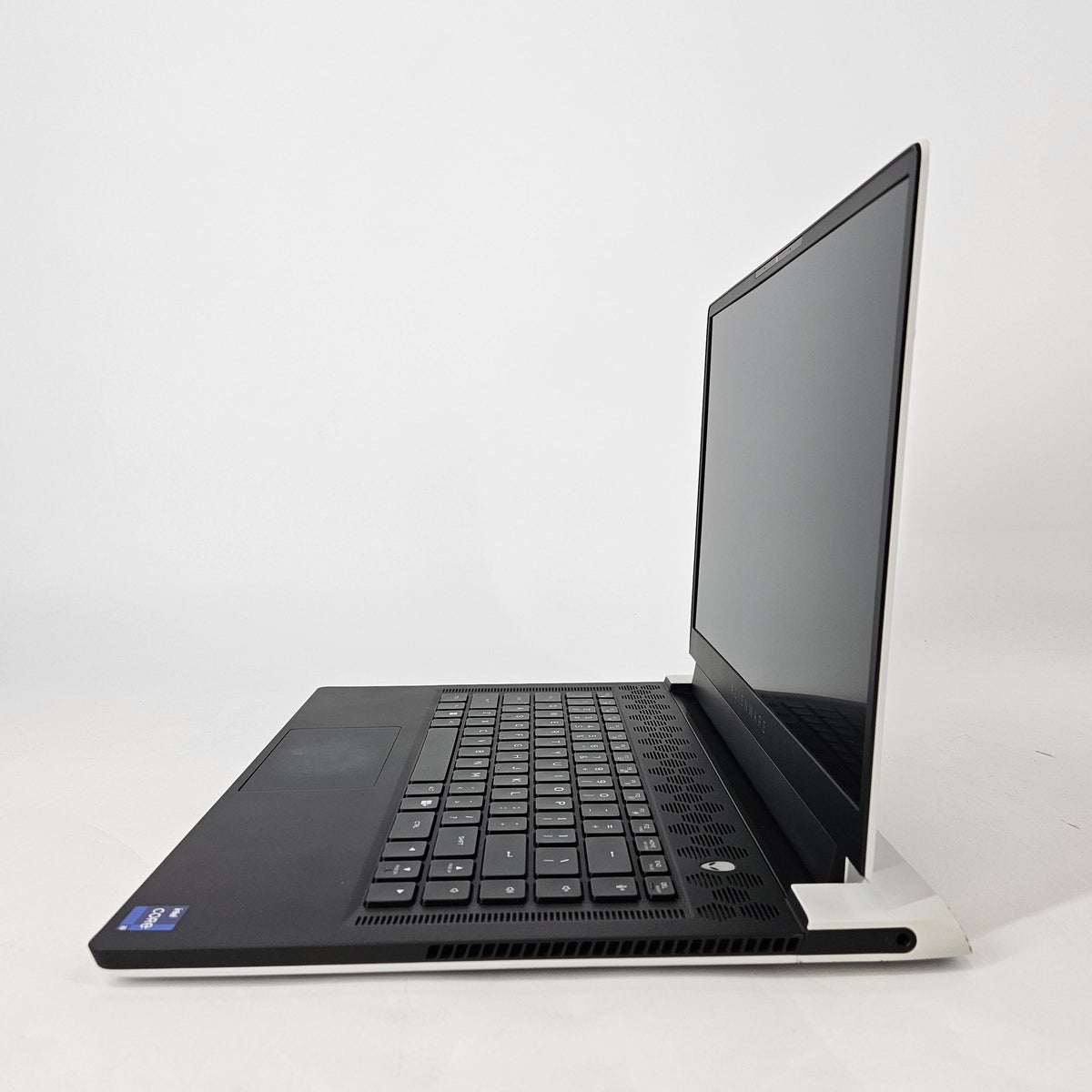 Dell Alienware X15 R2 White 2.5 GHz Intel Core i9 12th Gen. 32GB RAM 1TB Solid State Drive NVIDIA GeForce RTX 3070 - Image 4