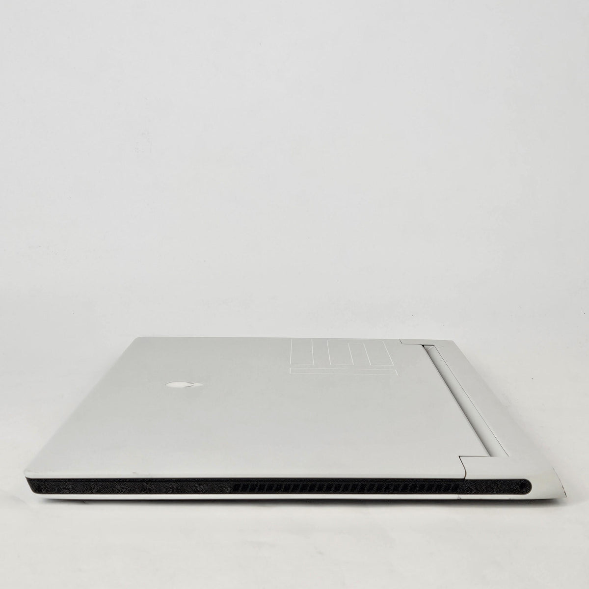 Dell Alienware X15 R2 White 2.5 GHz Intel Core i9 12th Gen. 32GB RAM 1TB Solid State Drive NVIDIA GeForce RTX 3070 - Image 12