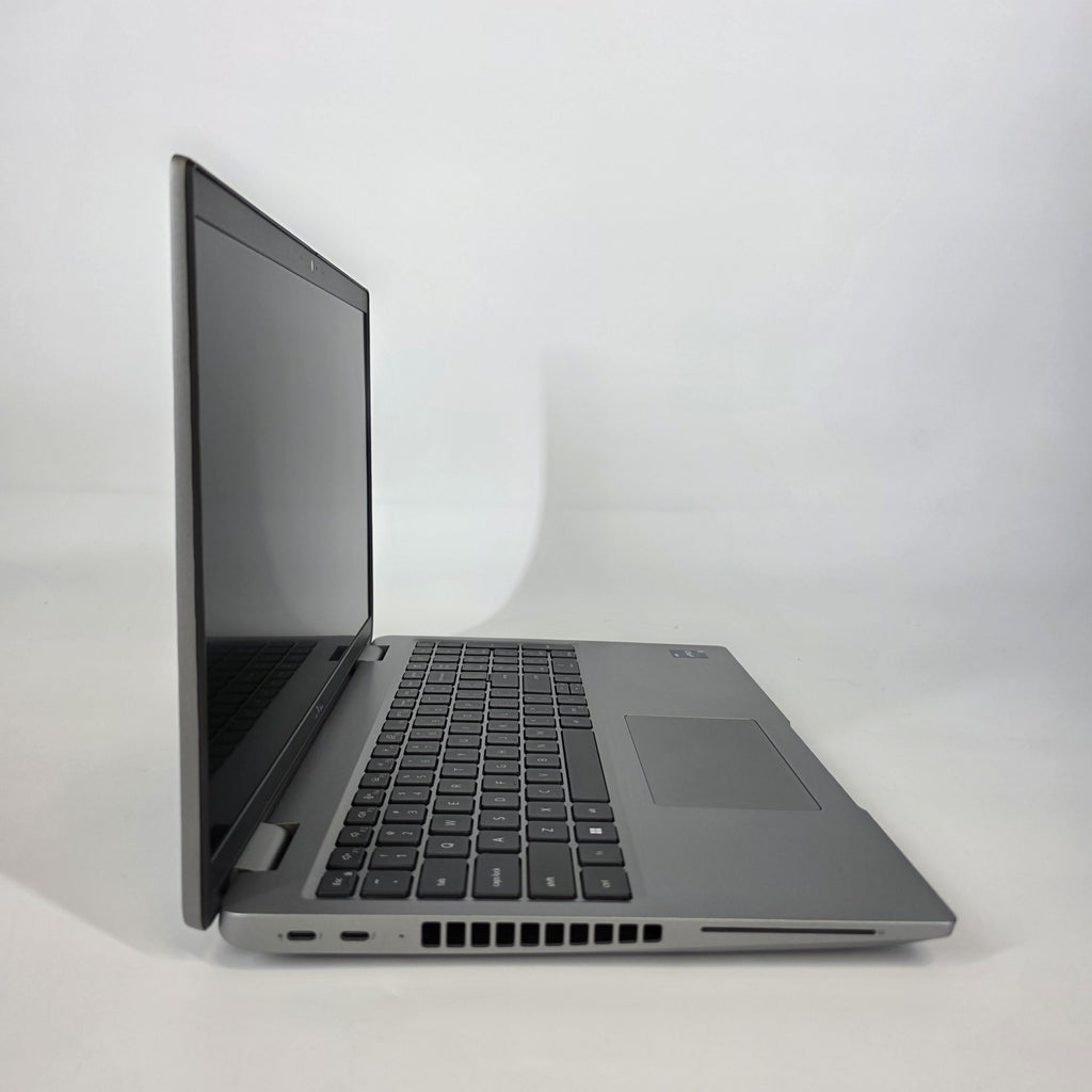 Dell Latitude 5540 15.6 Silver 1.9 GHz Intel Core i7 13th Gen. 32GB RAM 1TB Solid State Drive - Image 3