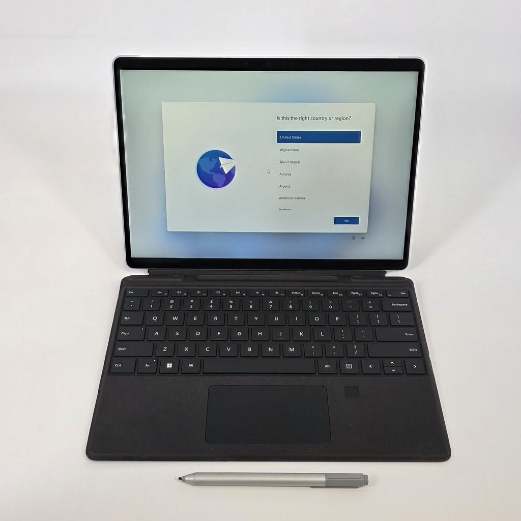 Microsoft Surface Pro 8 13 Silver WiFi 2.6 GHz Intel Core i5 11th Gen. 16GB RAM 256GB Solid State Drive