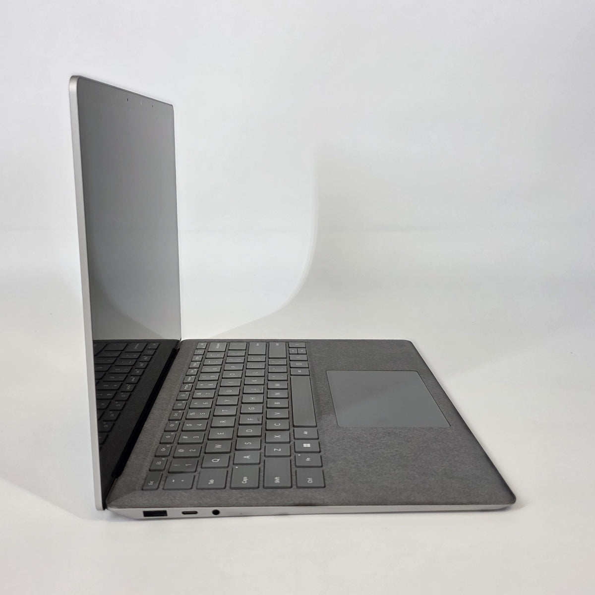 Microsoft Surface Laptop 5 13.5 Platinum 2.7 GHz Intel Core i7 12th Gen. 16GB RAM 256GB Solid State Drive - Image 3