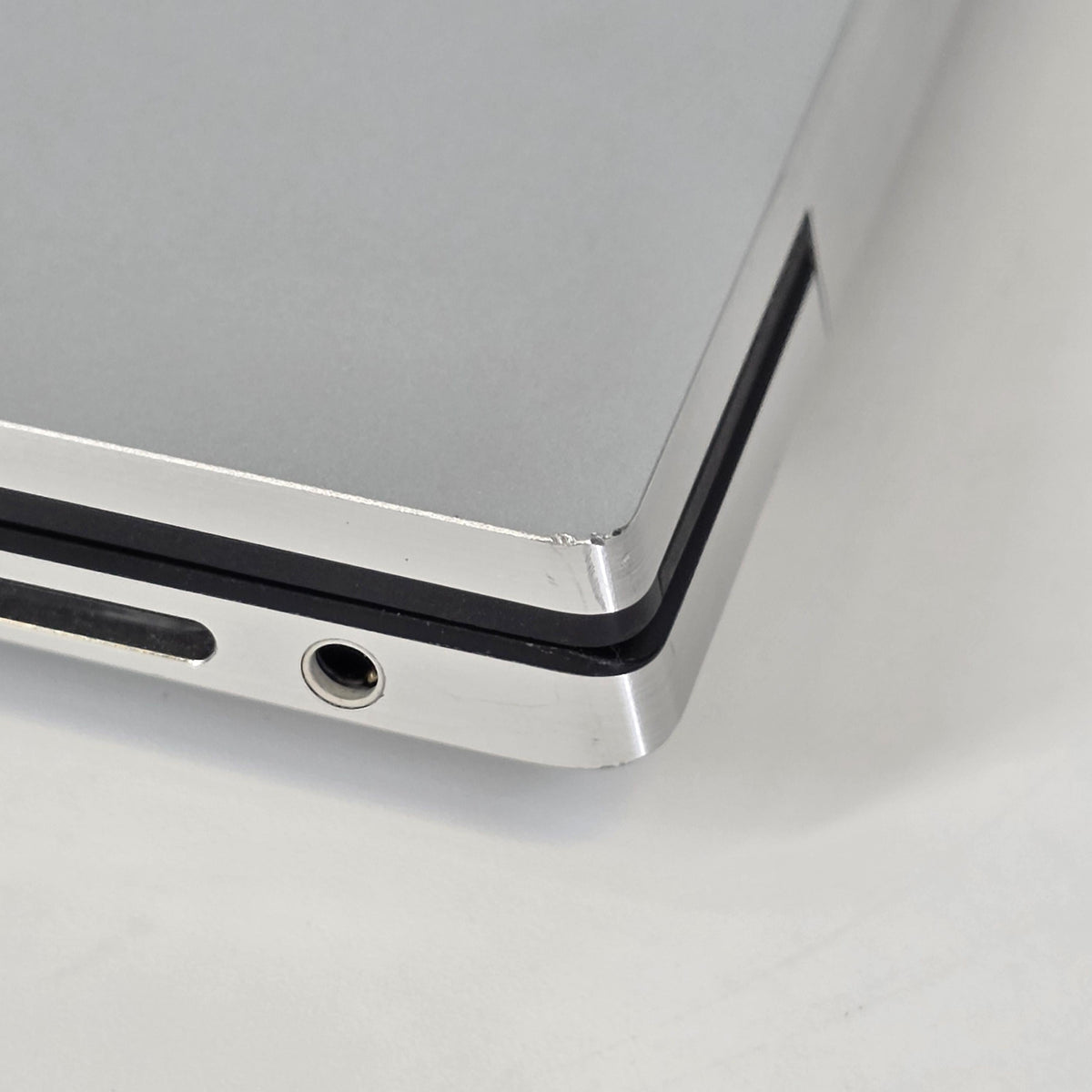 Dell XPS 17 9710 Silver 2.5 GHz Intel Core i9 11th Gen. 64GB RAM 1TB Solid State Drive NVIDIA GeForce RTX 3060 6 - Image 13