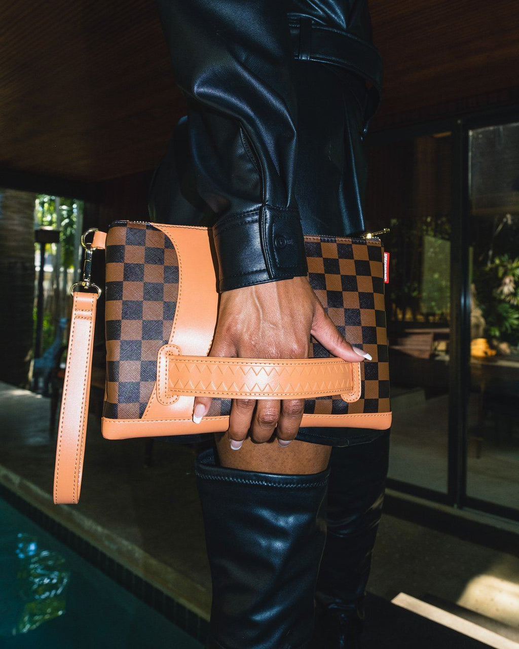 Henny Air to the Throne Crossover Clutch - Image 4