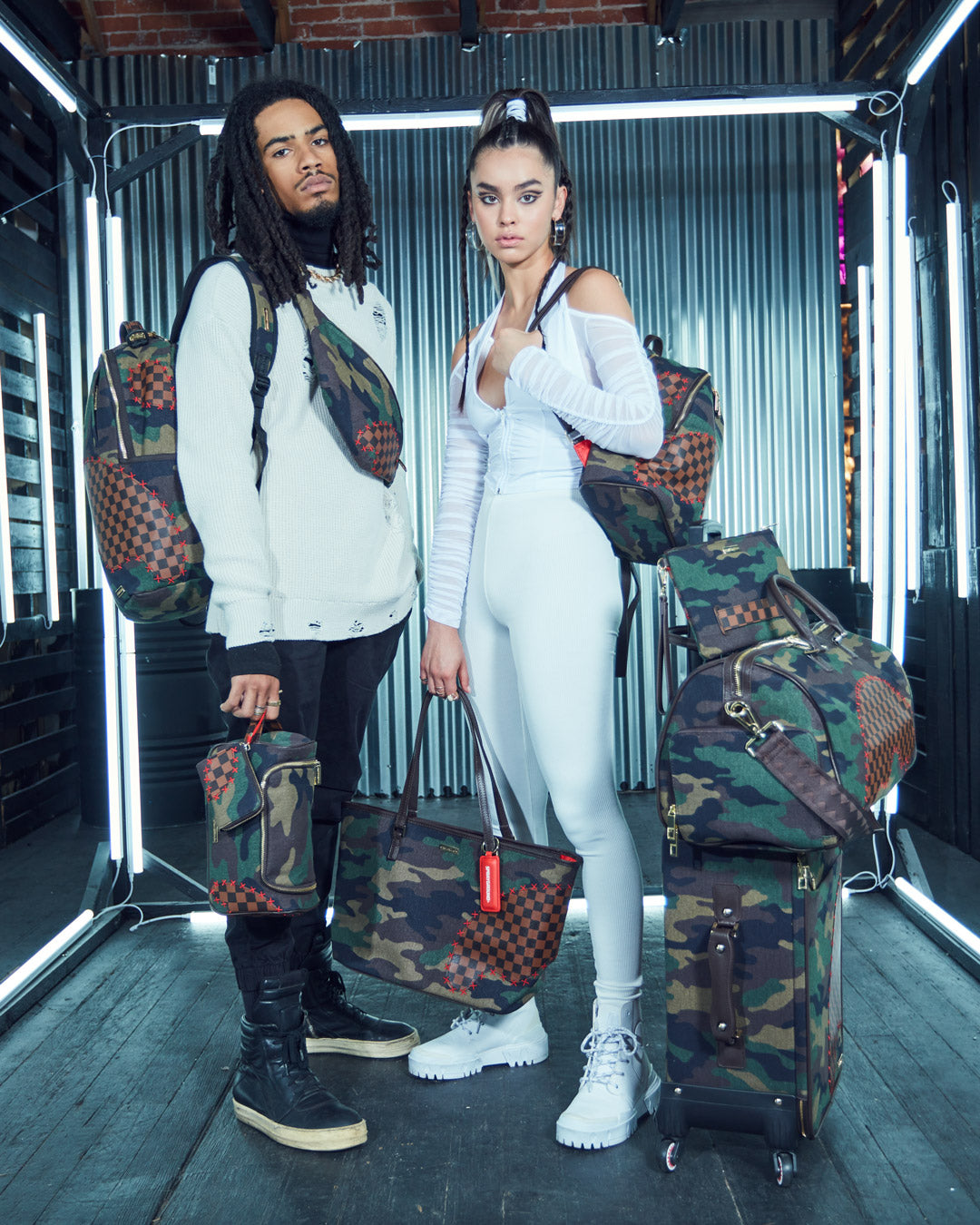 The Paradoxx Shark Toiletry Bag - Image 6