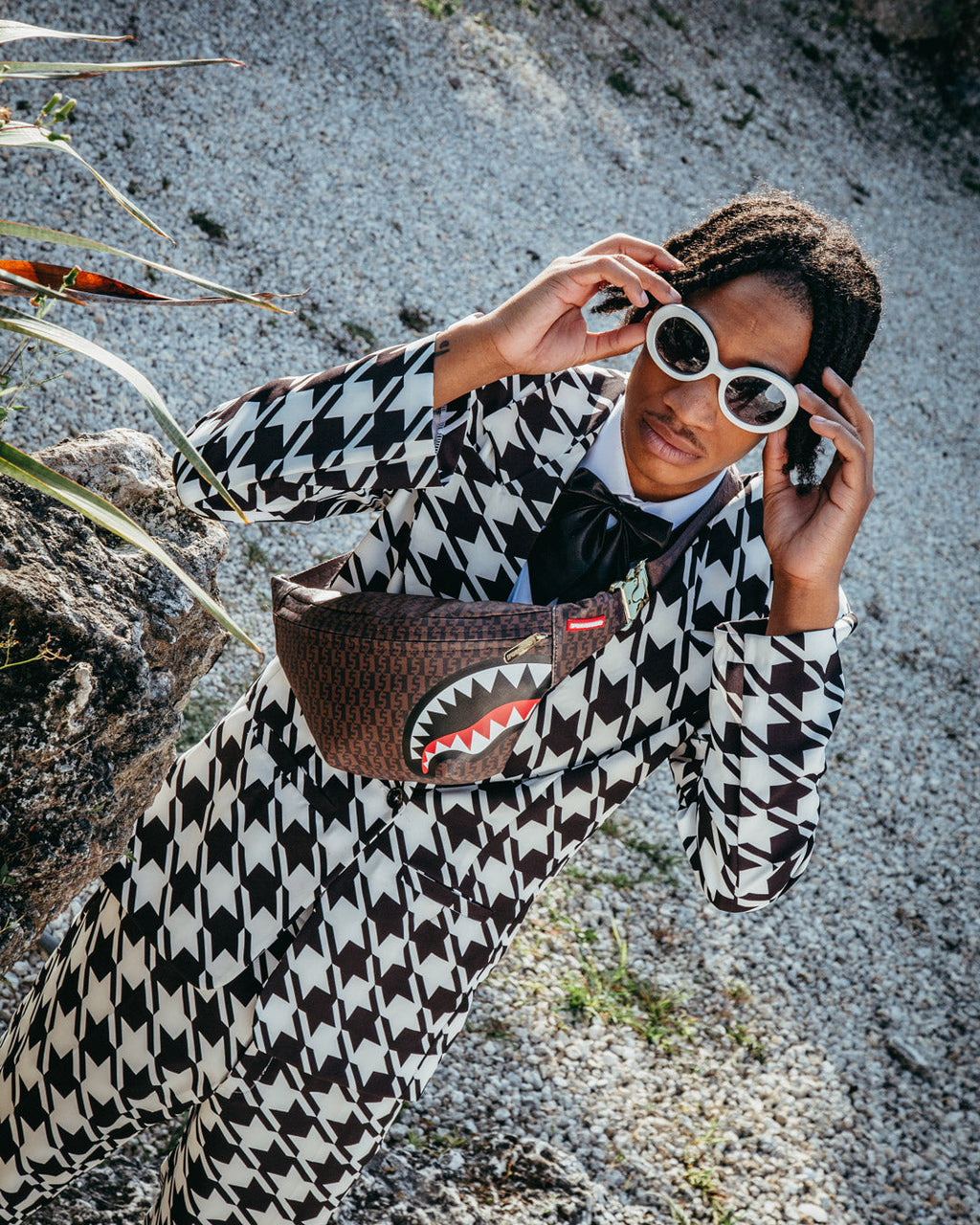 Cashin Checks Savvy Crossbody - Image 2