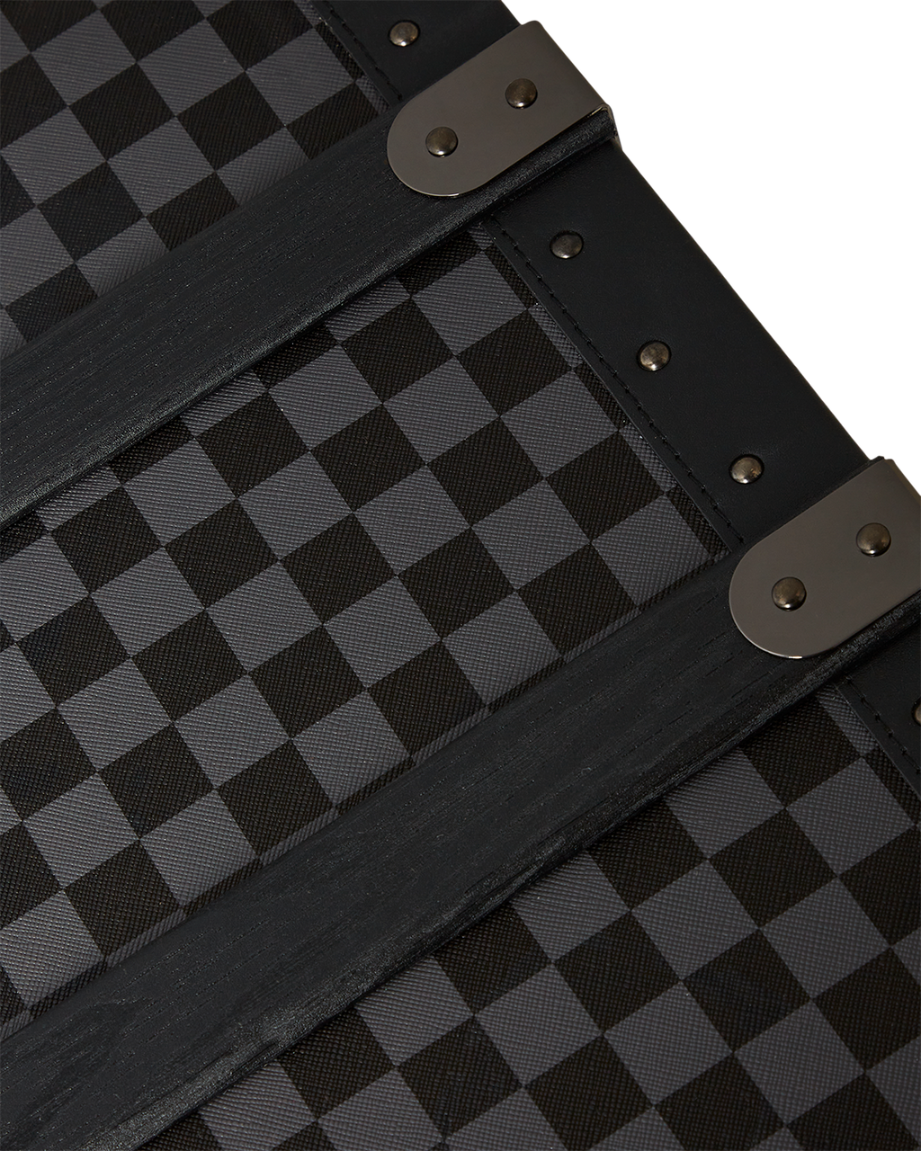 Vanquish II Wardrobe Trunk - Image 27