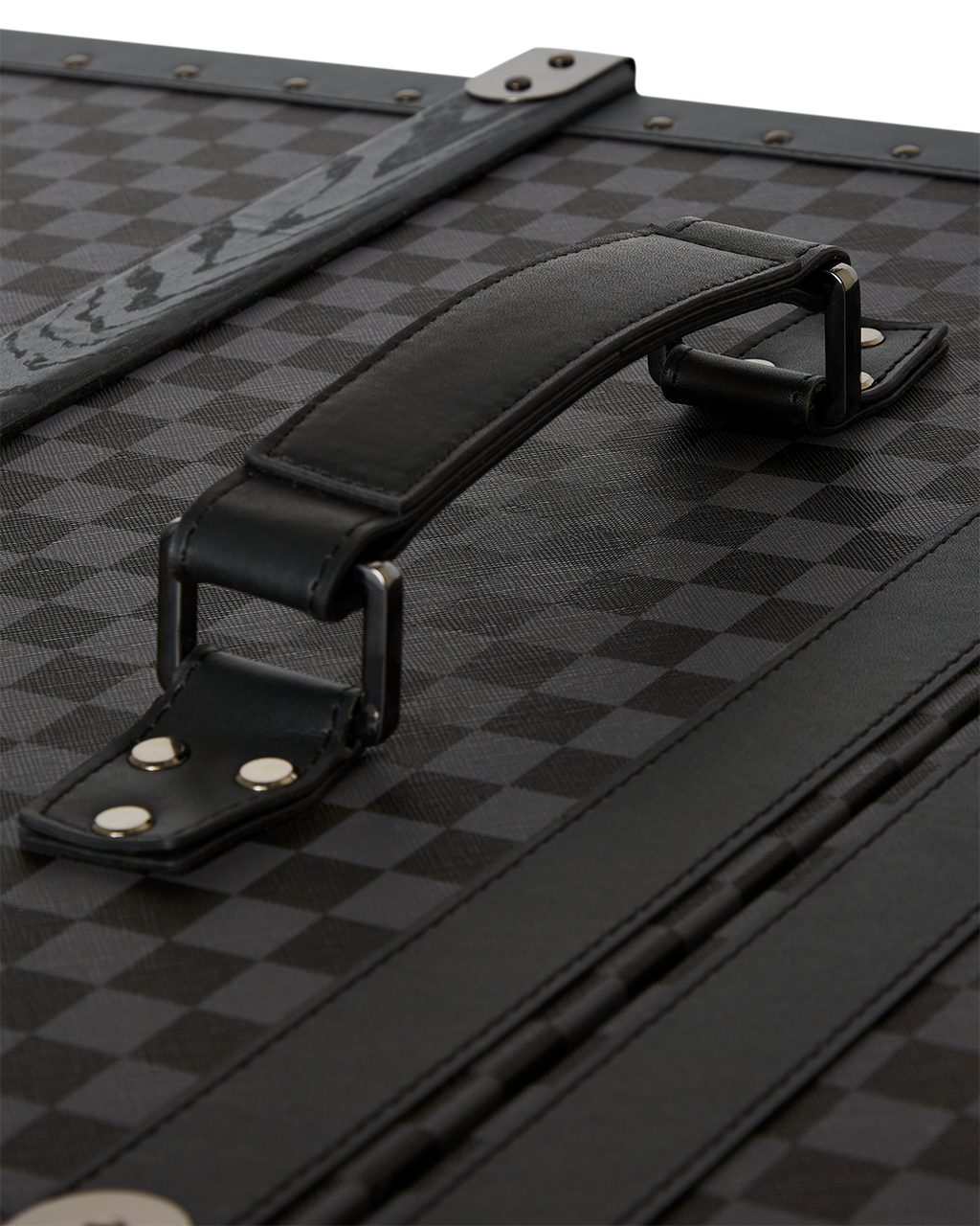 Vanquish II Wardrobe Trunk - Image 29