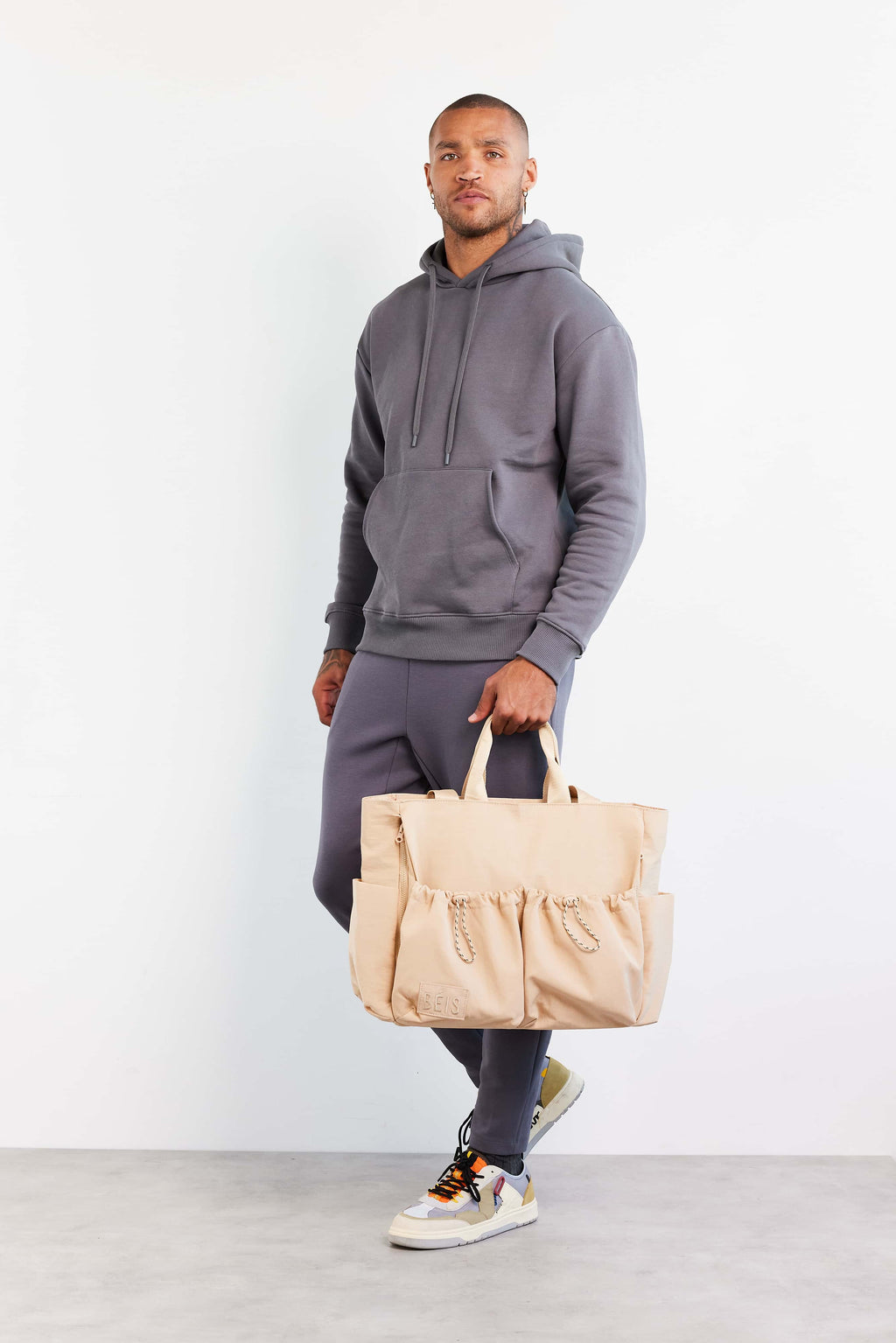 Resale The Sport Carryall in Beige - Image 9