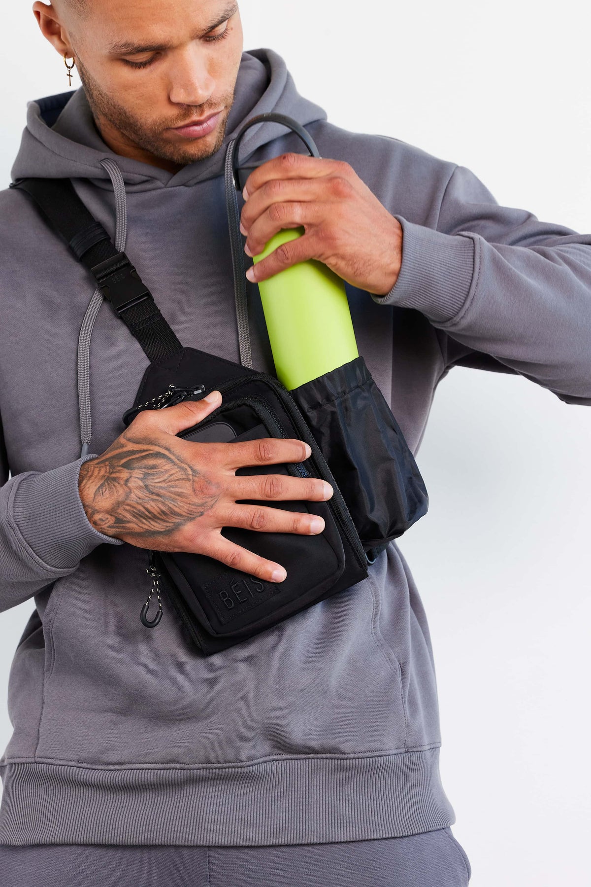 Resale The Sport Sling in Black - Image 7
