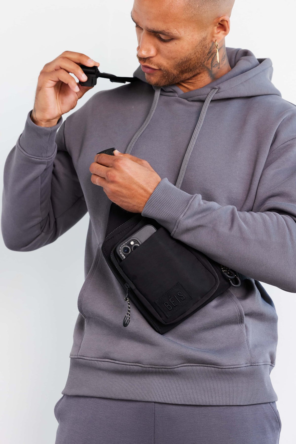 Resale The Sport Sling in Black - Image 8