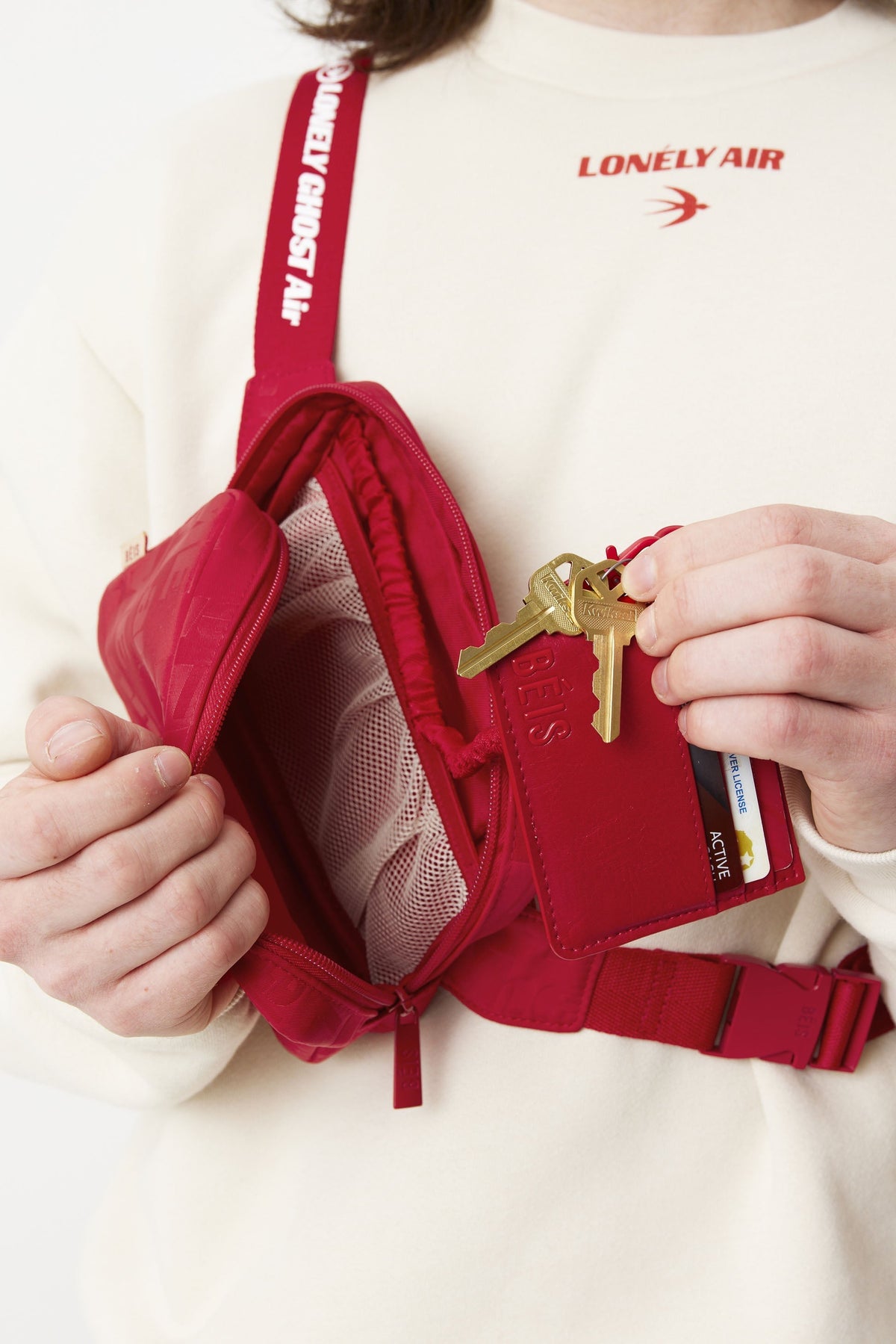 Resale The Belt Bag in Text Me Red - Image 4