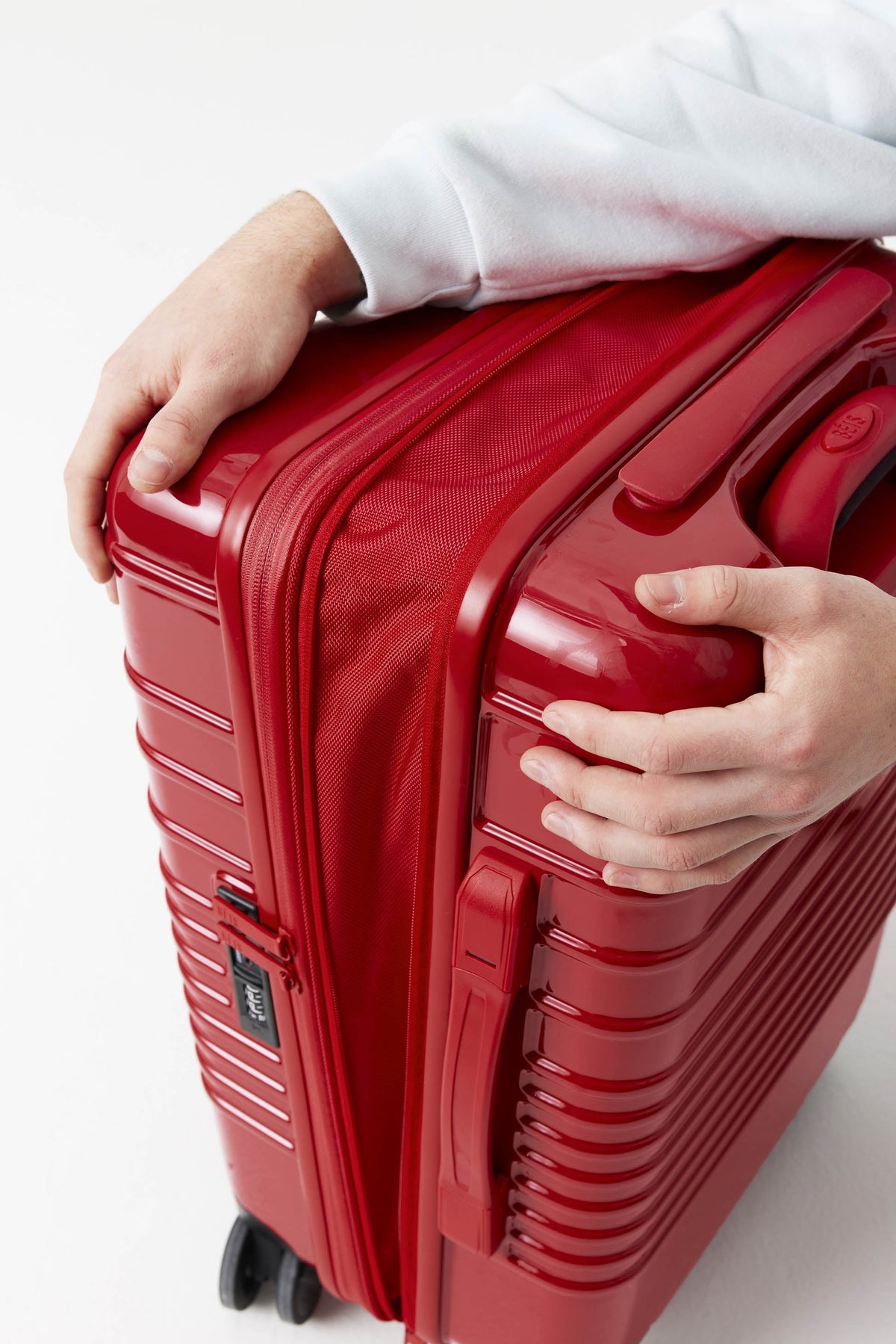 Resale The Carry-On Roller in Text Me Red - Image 13