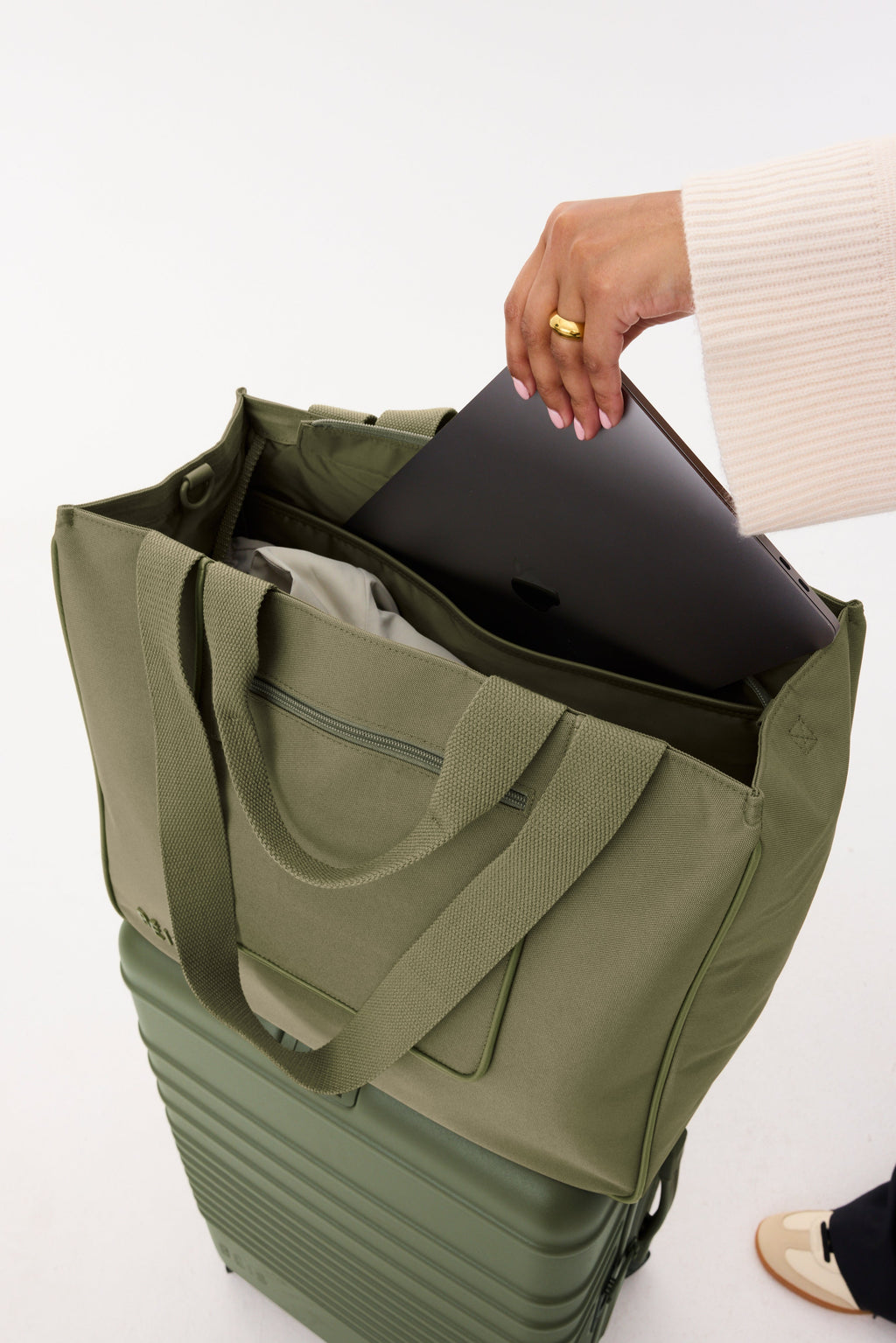 Resale The East To West Tote in Olive - Image 4