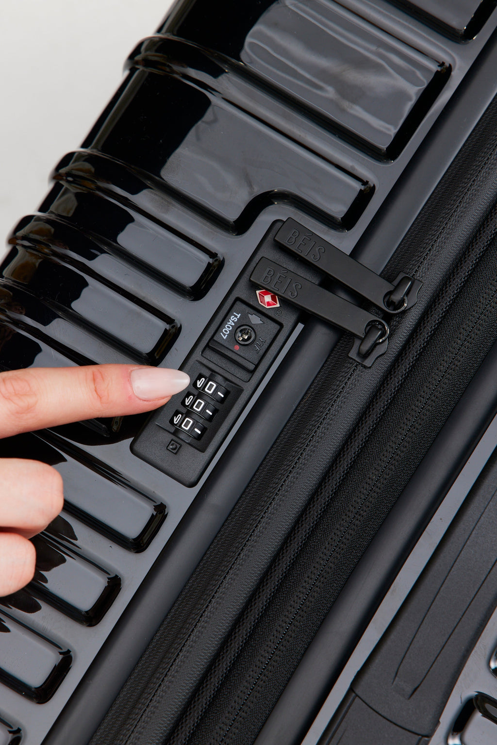 Resale The Medium Check-In Roller in Glossy Black - Image 9