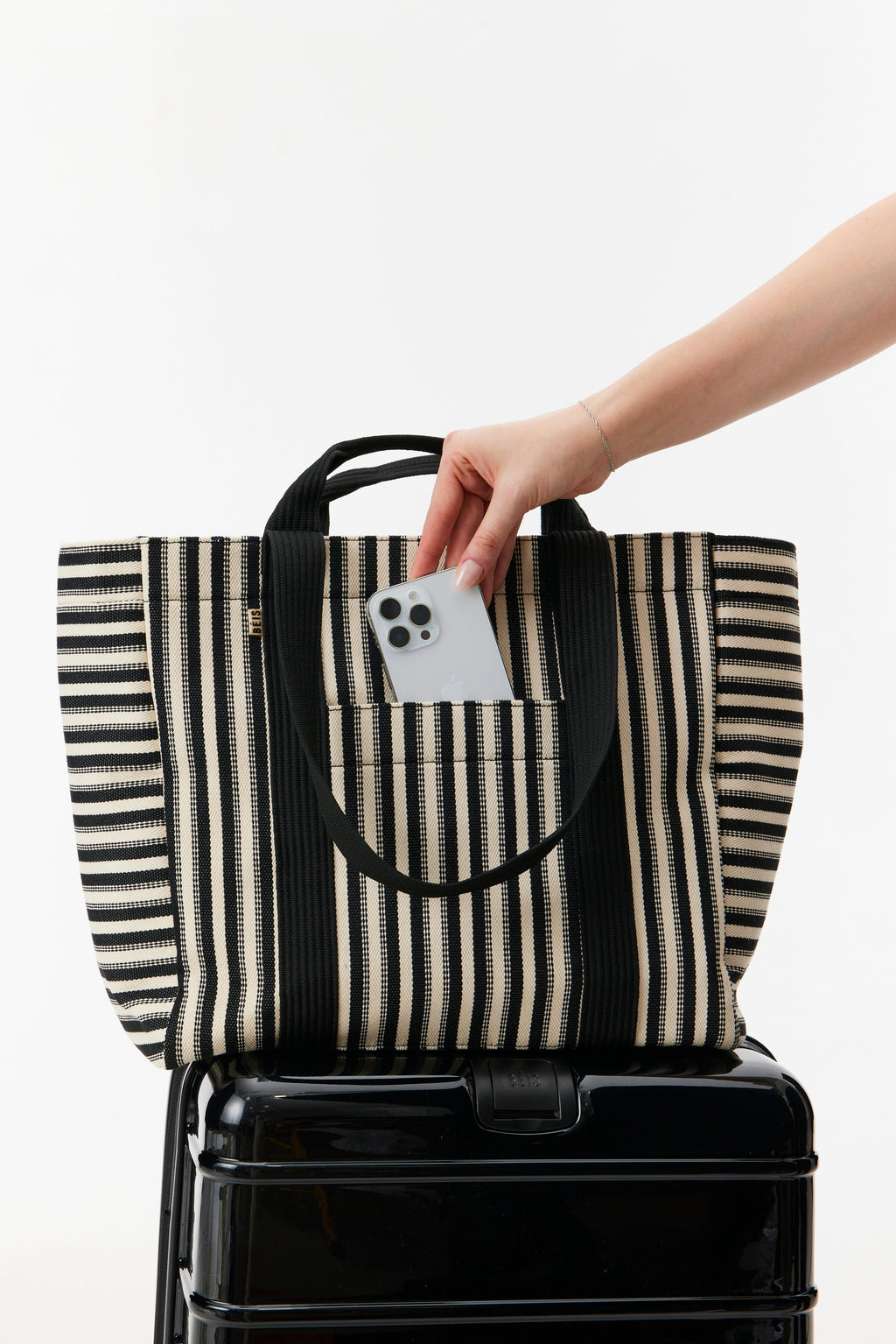 Resale The Vacation Tote in Black Stripe - Image 8