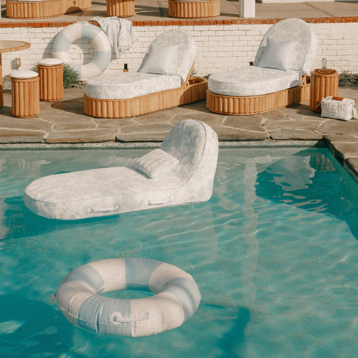 The Classic Pool Float - Image 2