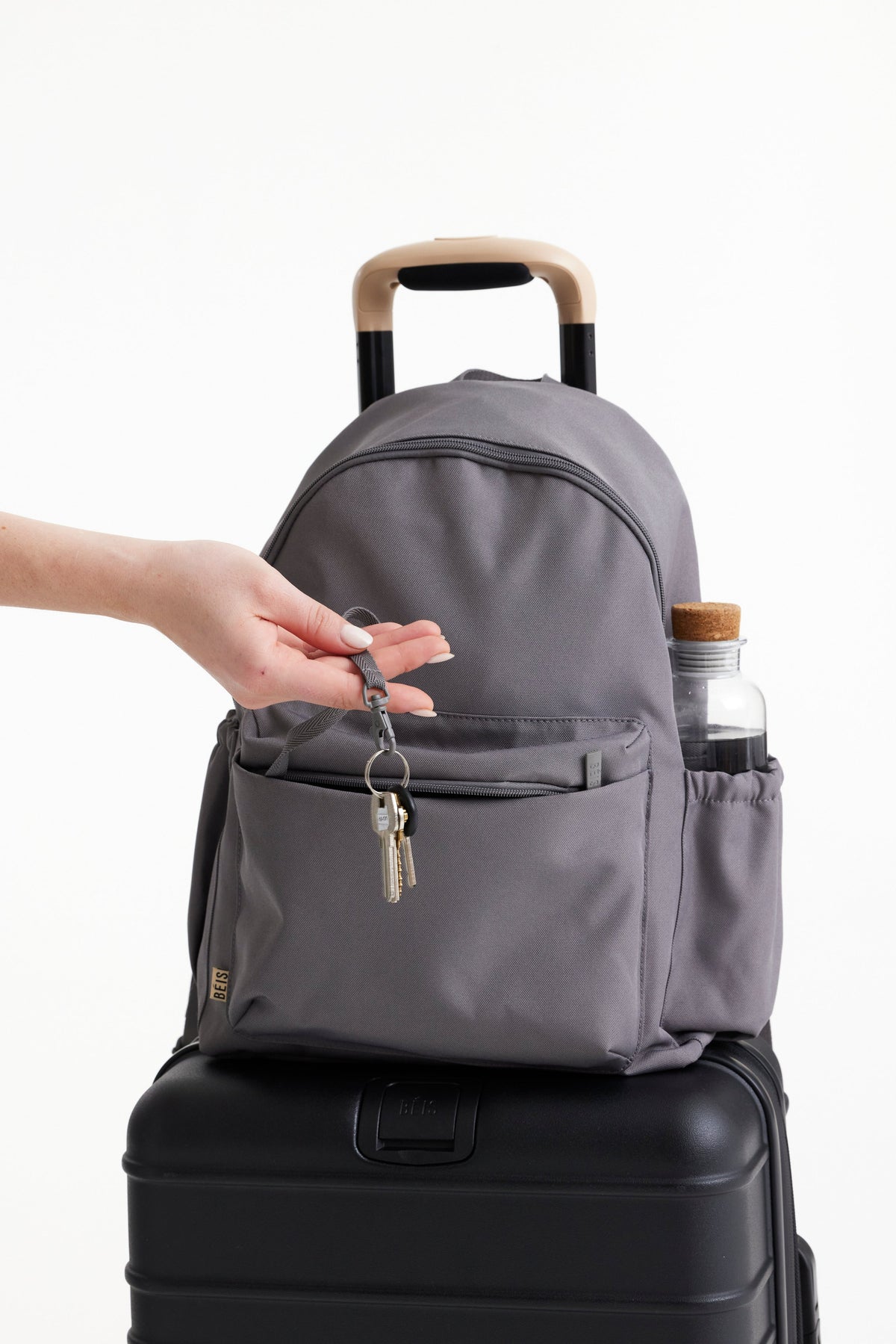 Resale The BÉISics Backpack in Grey - Image 7