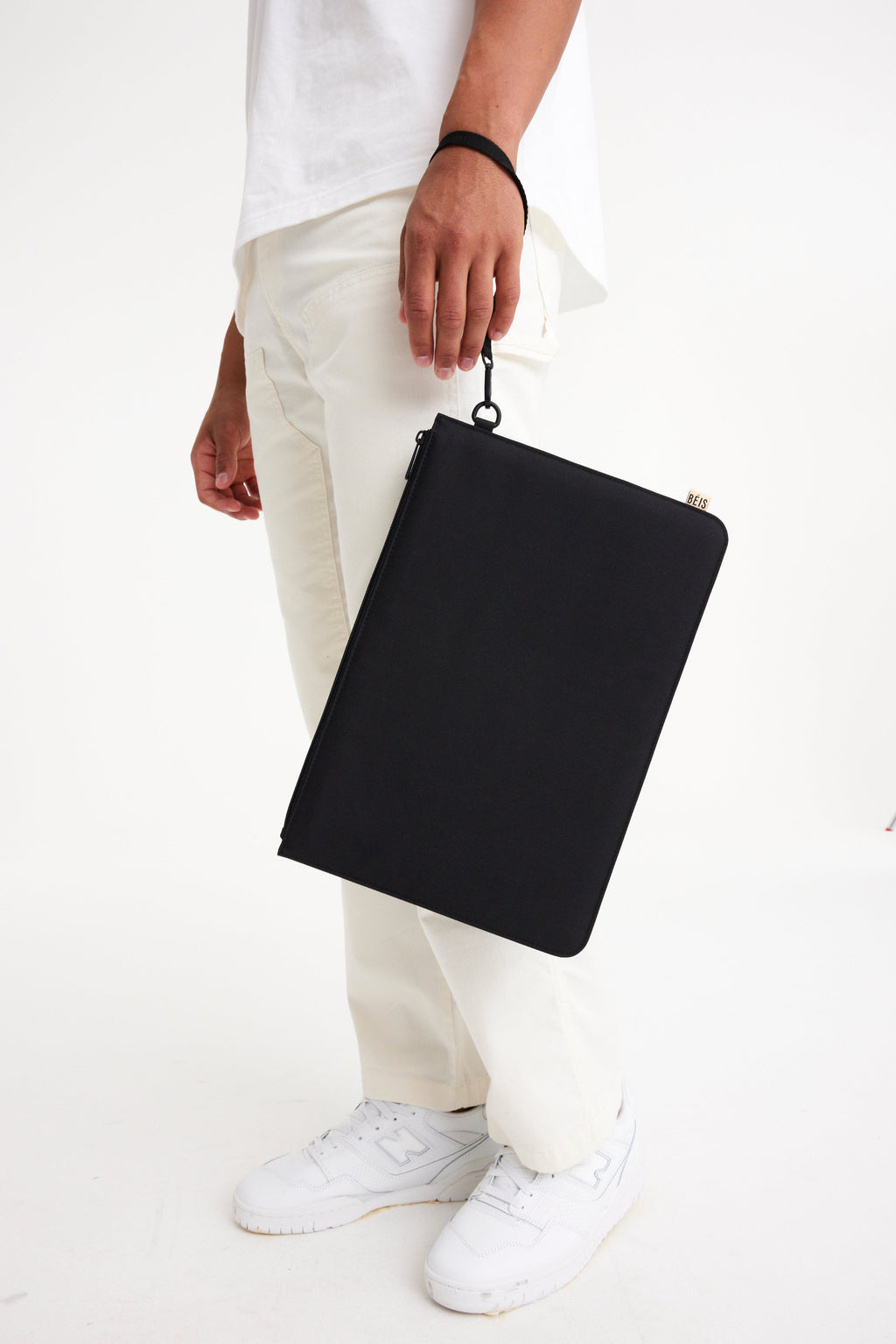 Resale The BÉISics Laptop Pouch in Black - Image 4