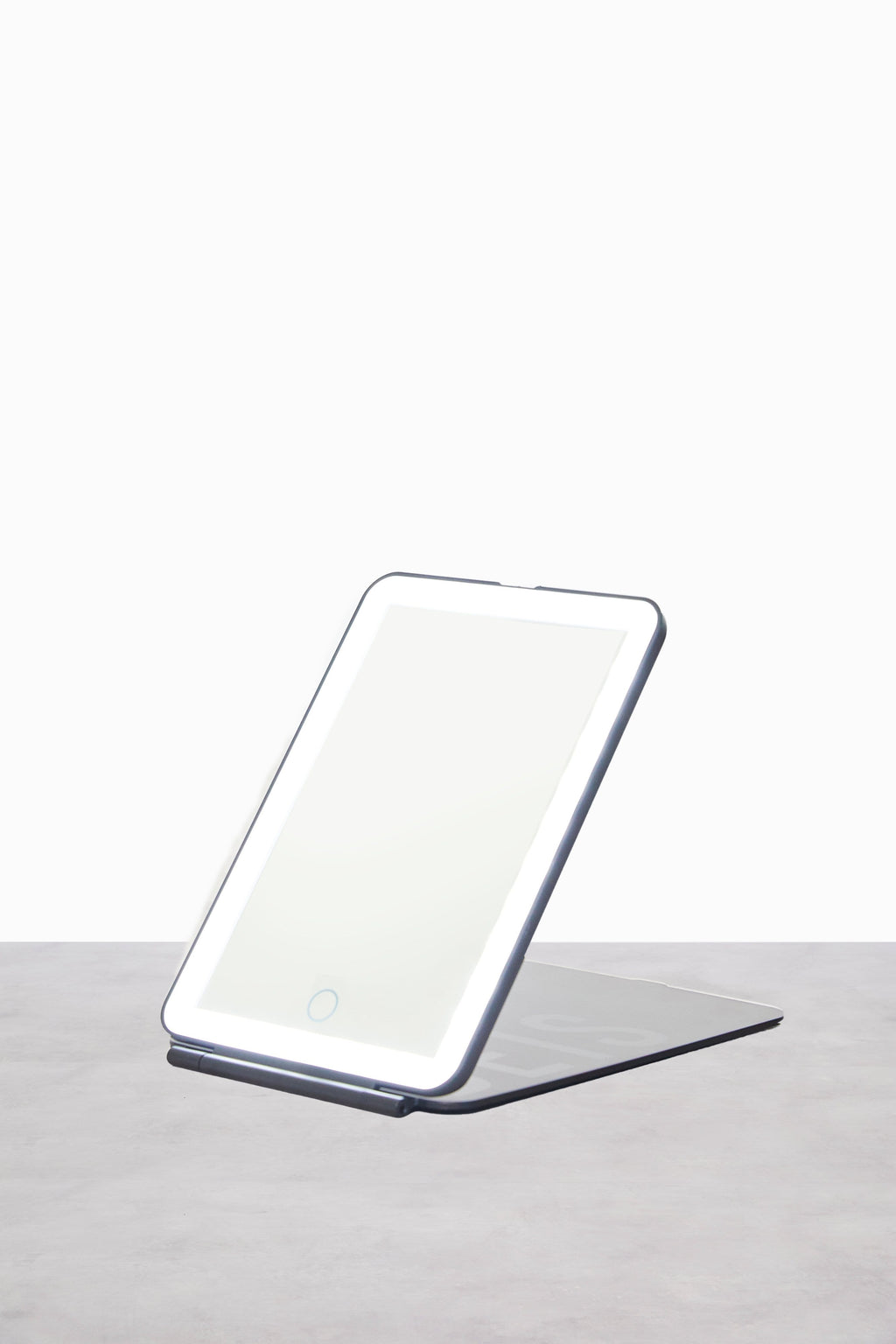 Resale The Light-Up Travel Mirror in Black - Image 4