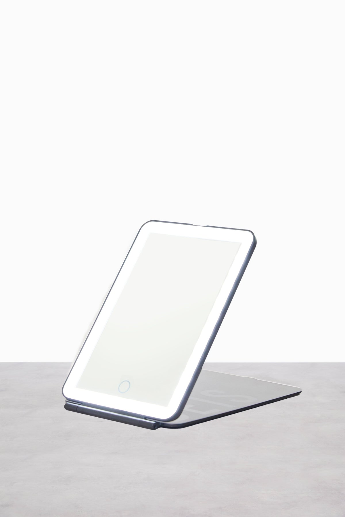 Resale The Light-Up Travel Mirror in Black - Image 4