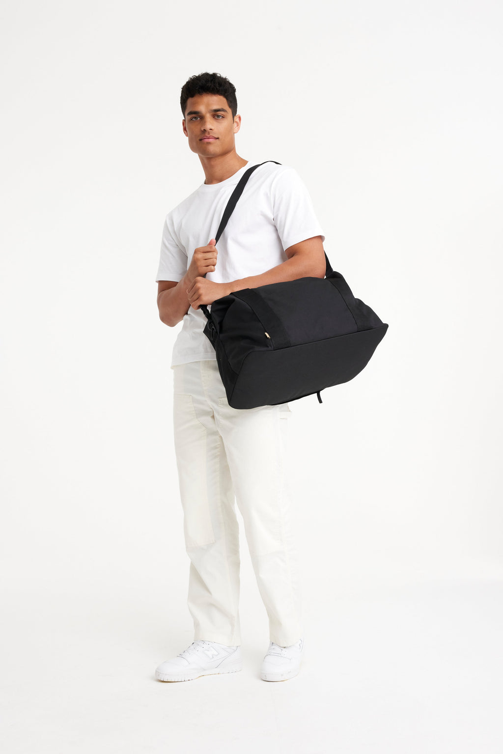 Resale The BÉISics Duffle in Black - Image 5