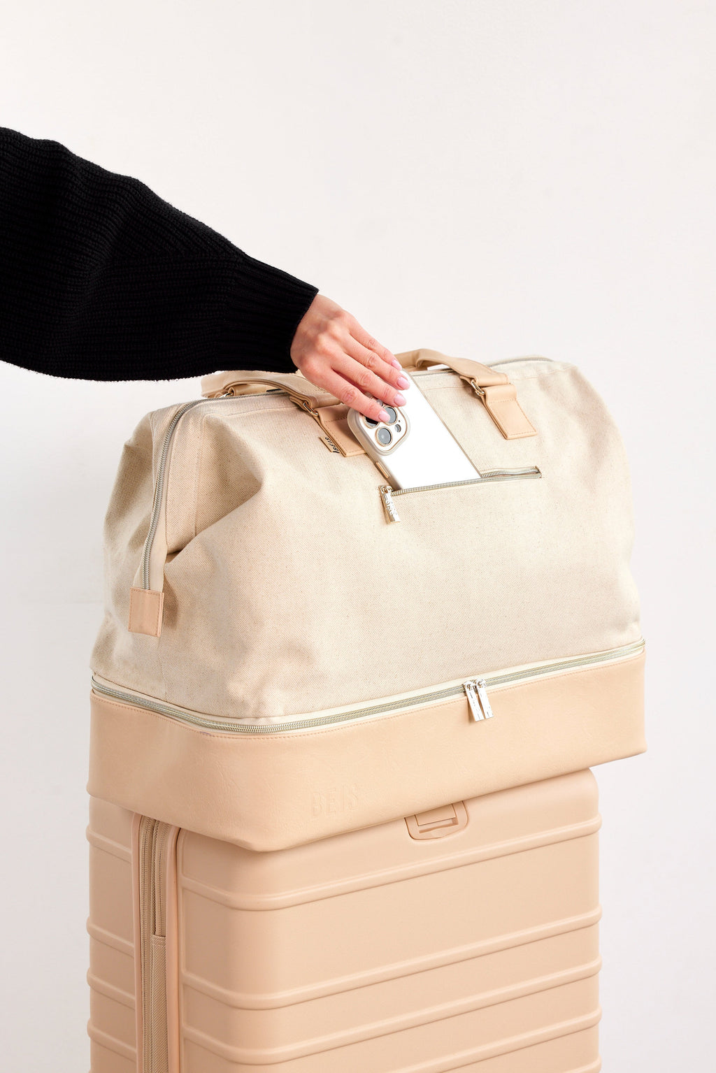The Weekender in Beige - Image 8