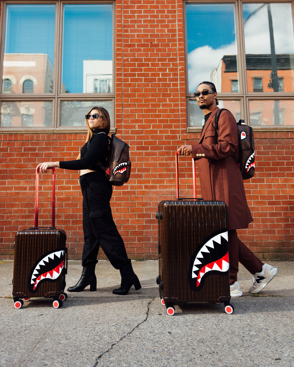 Frenzy Sharks Sharknautics Hardshell Full-Size Luggage - Image 4