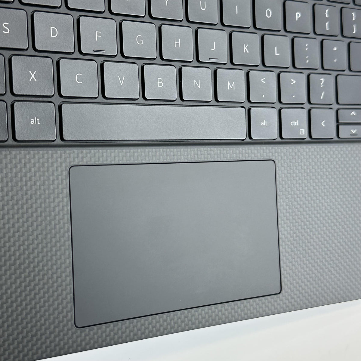 Dell Precision 5470 14 Gray 2.5 GHz Intel Core i9 12th Gen. 32GB RAM 1TB Solid State Drive NVIDIA RTX A1000 4 GB - Image 3