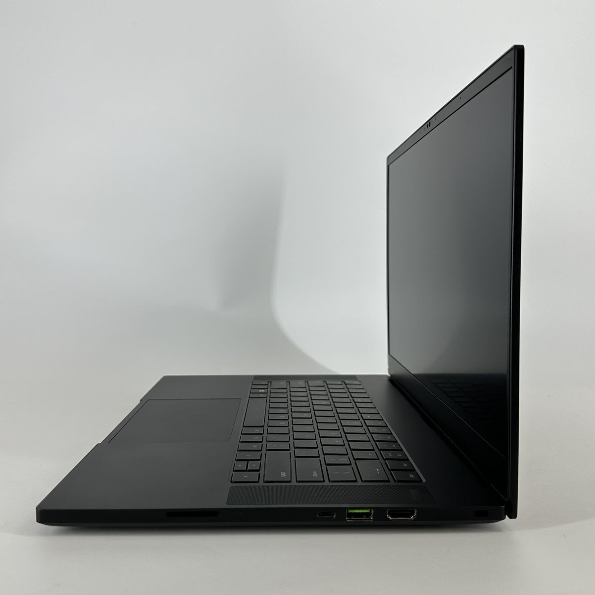 Razer Blade 15 Advanced 2021 Black 2.3 GHz Intel Core i7 11th Gen. 16GB RAM 1TB Solid State Drive NVIDIA GeForce - Image 5