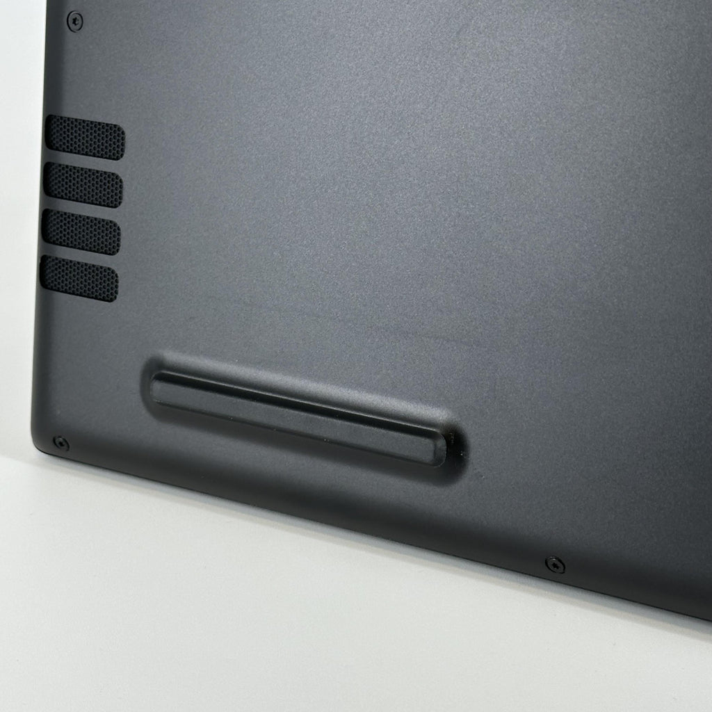Razer Blade 18 2024 Black 2.2 GHz Intel Core i9 14th Gen. 32GB RAM 2TB Solid State Drive NVIDIA GeForce RTX 4090 16 - Image 5