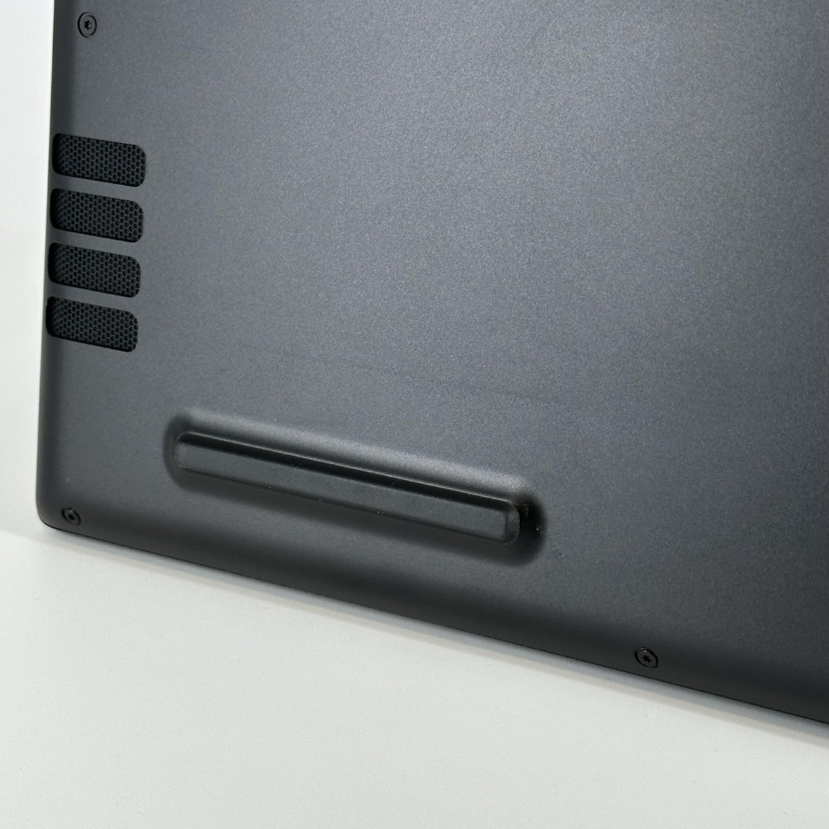 Razer Blade 18 2024 Black 2.2 GHz Intel Core i9 14th Gen. 32GB RAM 2TB Solid State Drive NVIDIA GeForce RTX 4090 16 - Image 5