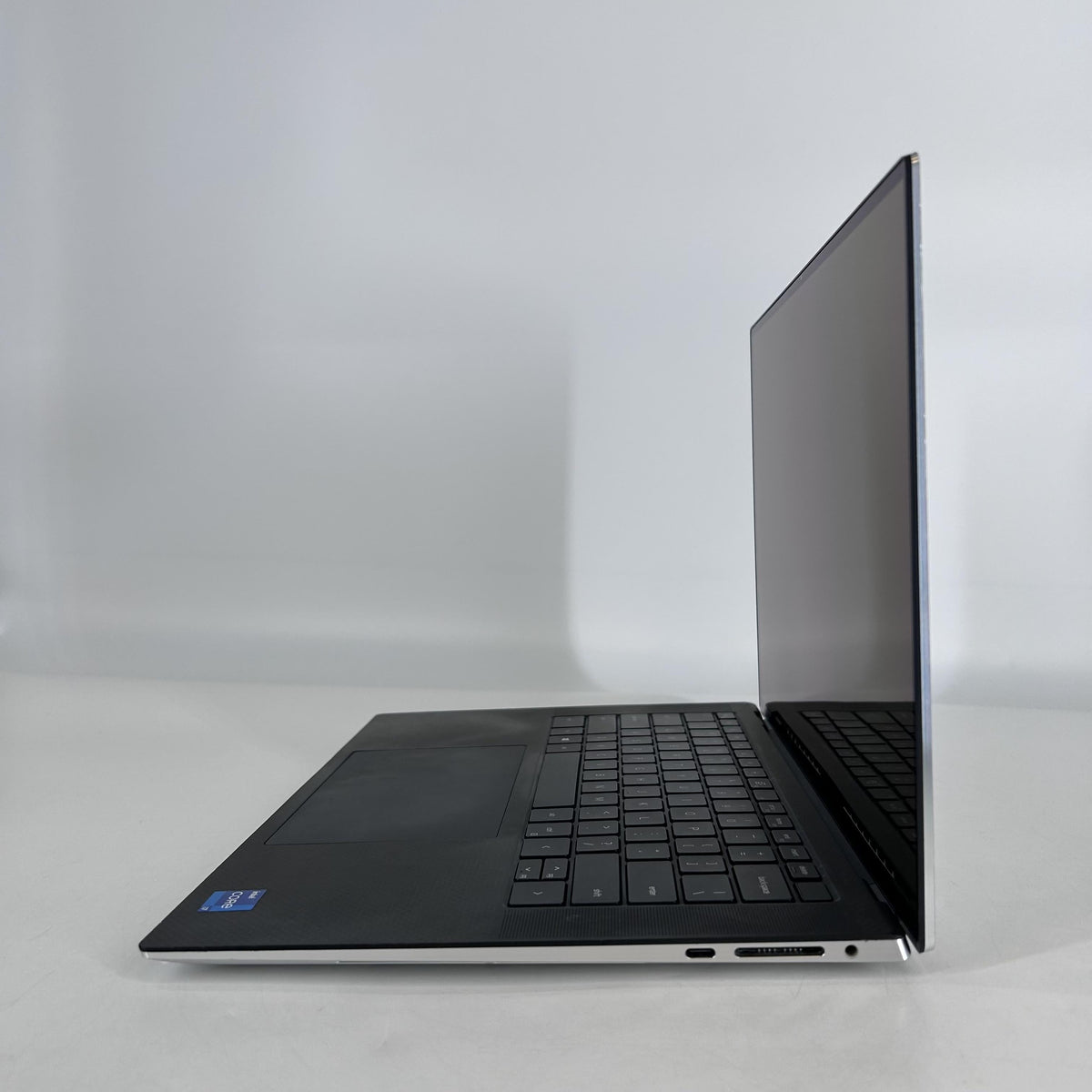 Dell XPS 15 9510 Silver 2.3 GHz Intel Core i7 11th Gen. 16GB RAM 512GB Solid State Drive NVIDIA GeForce RTX 3050 4 - Image 4