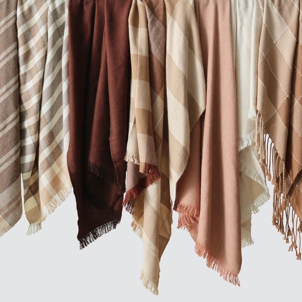 La Calle Alpaca Throw - Image 52