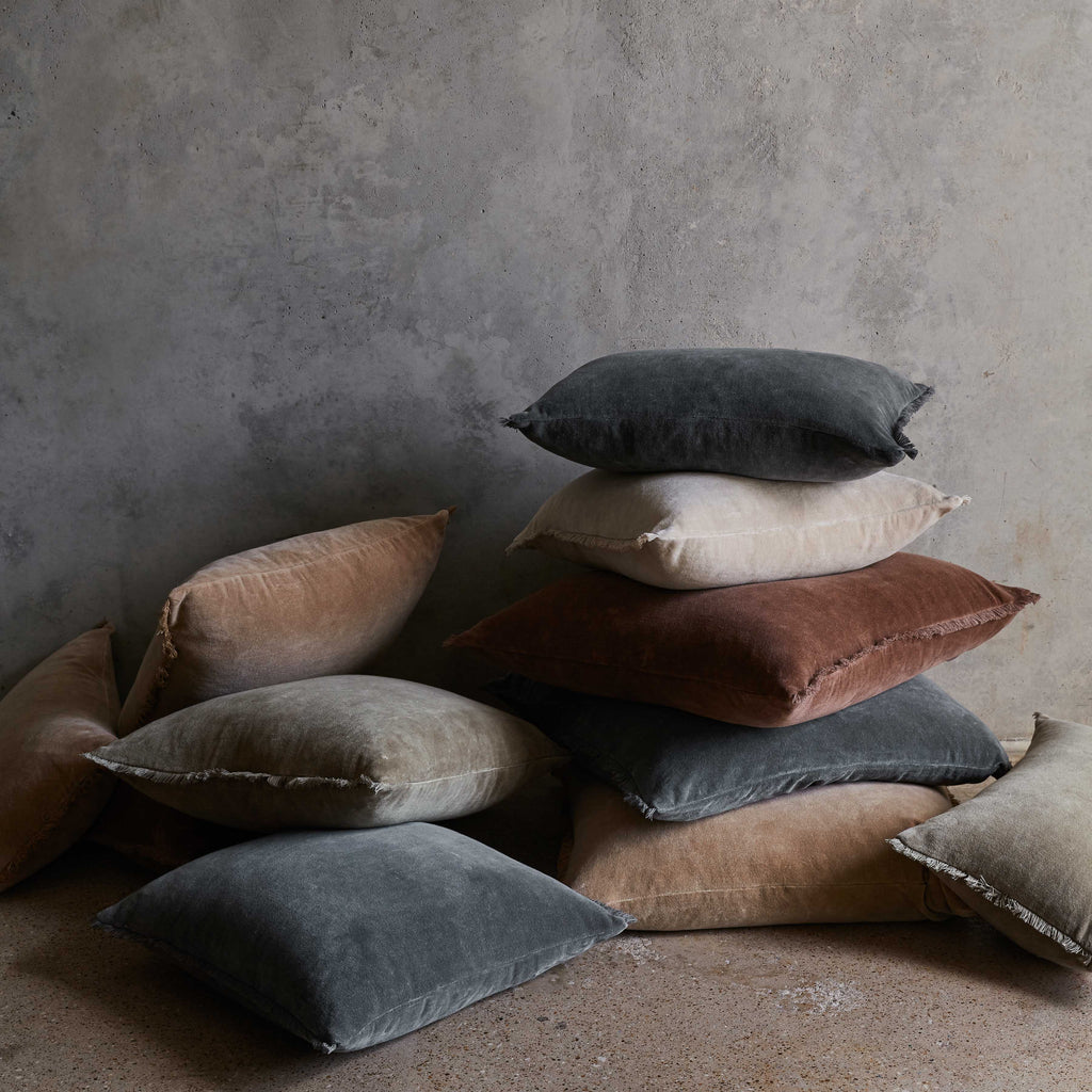 Naveta Velvet Pillow - Image 26