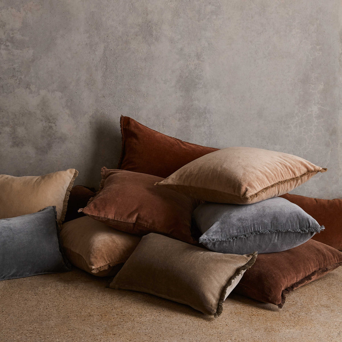 Naveta Velvet Pillow - Image 38