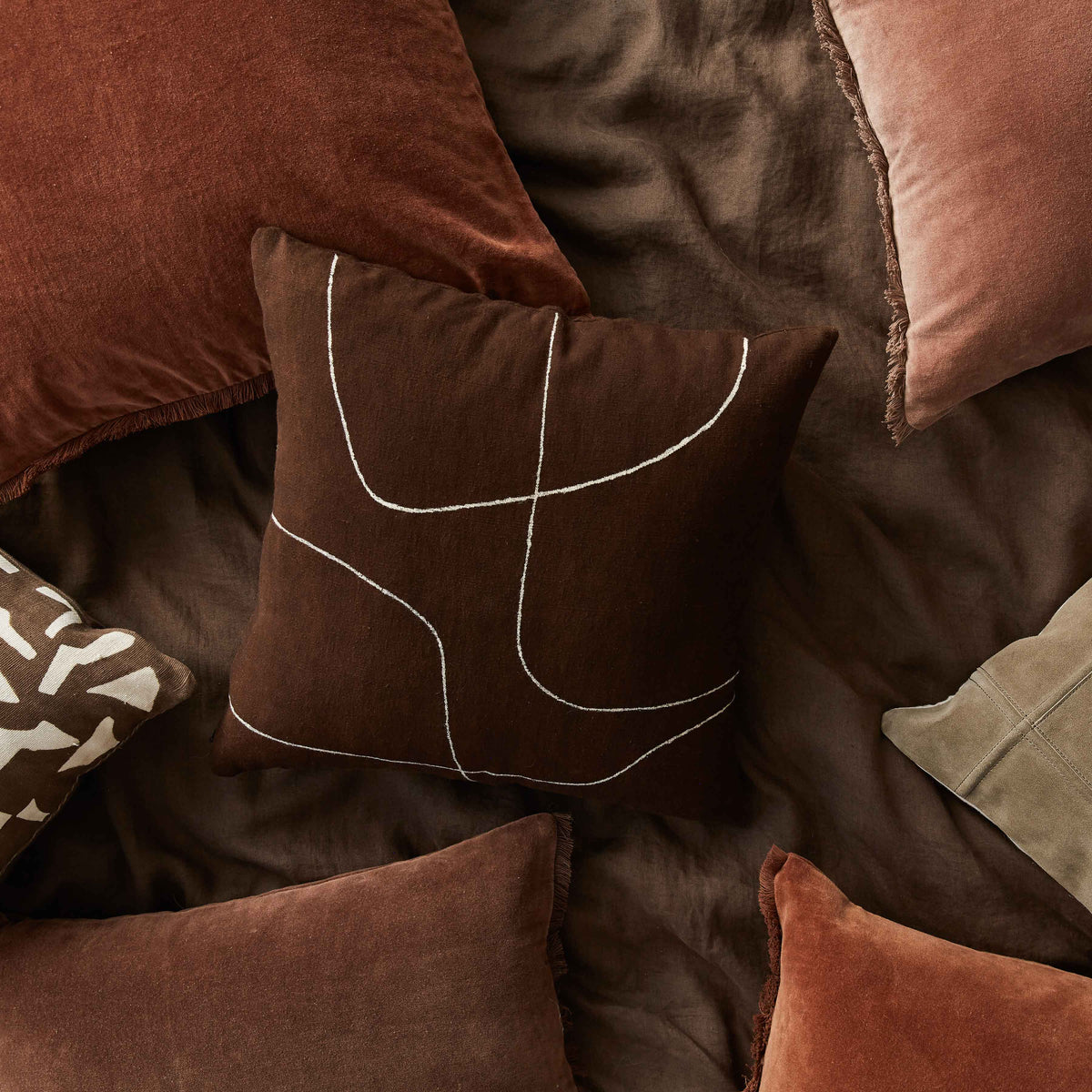 Naveta Velvet Pillow - Image 40