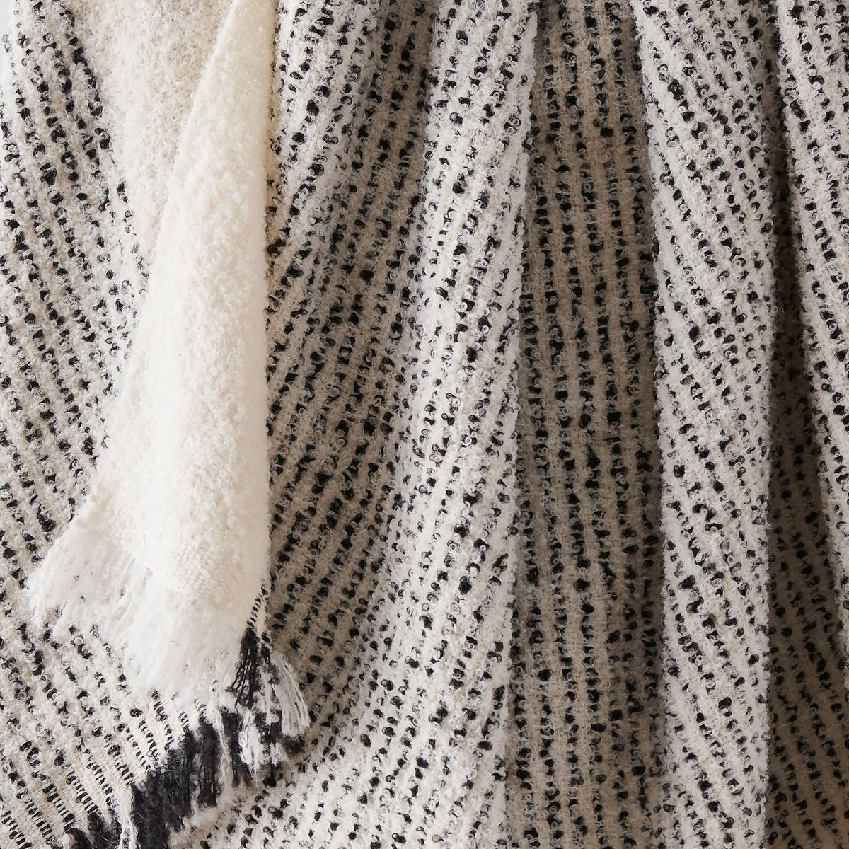 Pradera Boucle Throw - Image 2