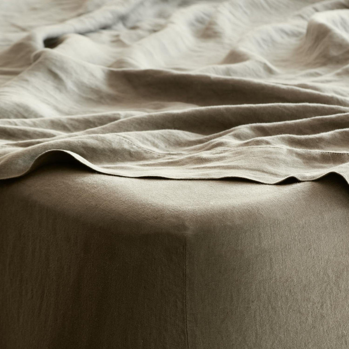 Stonewashed Linen Fitted Sheet - Image 5