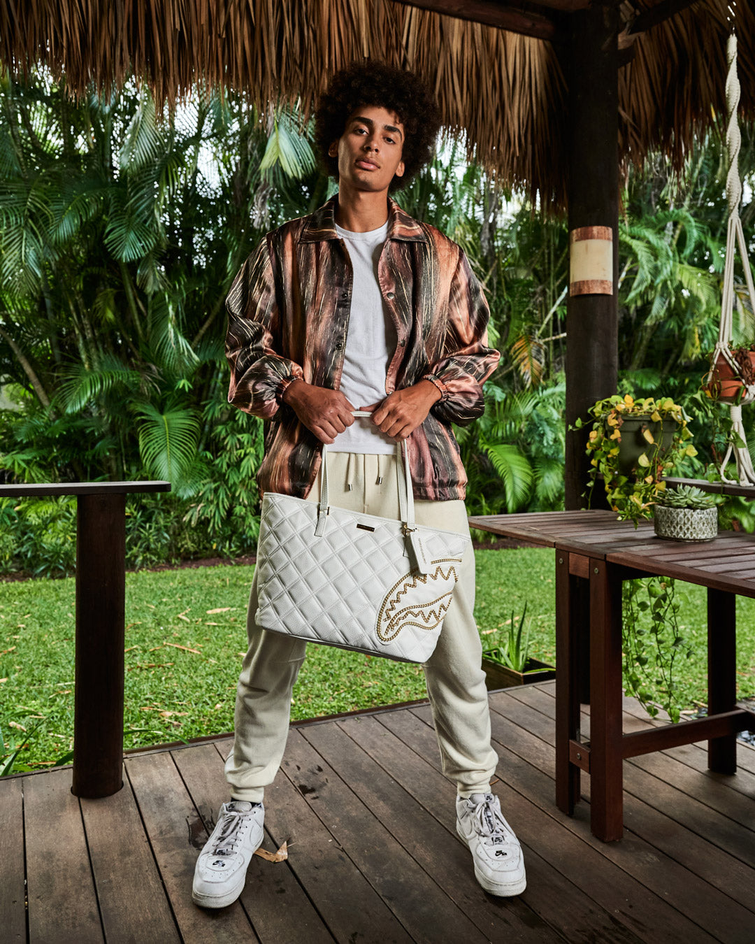 Riviera Le Blanc Gold Chain Shark Tote - Image 9