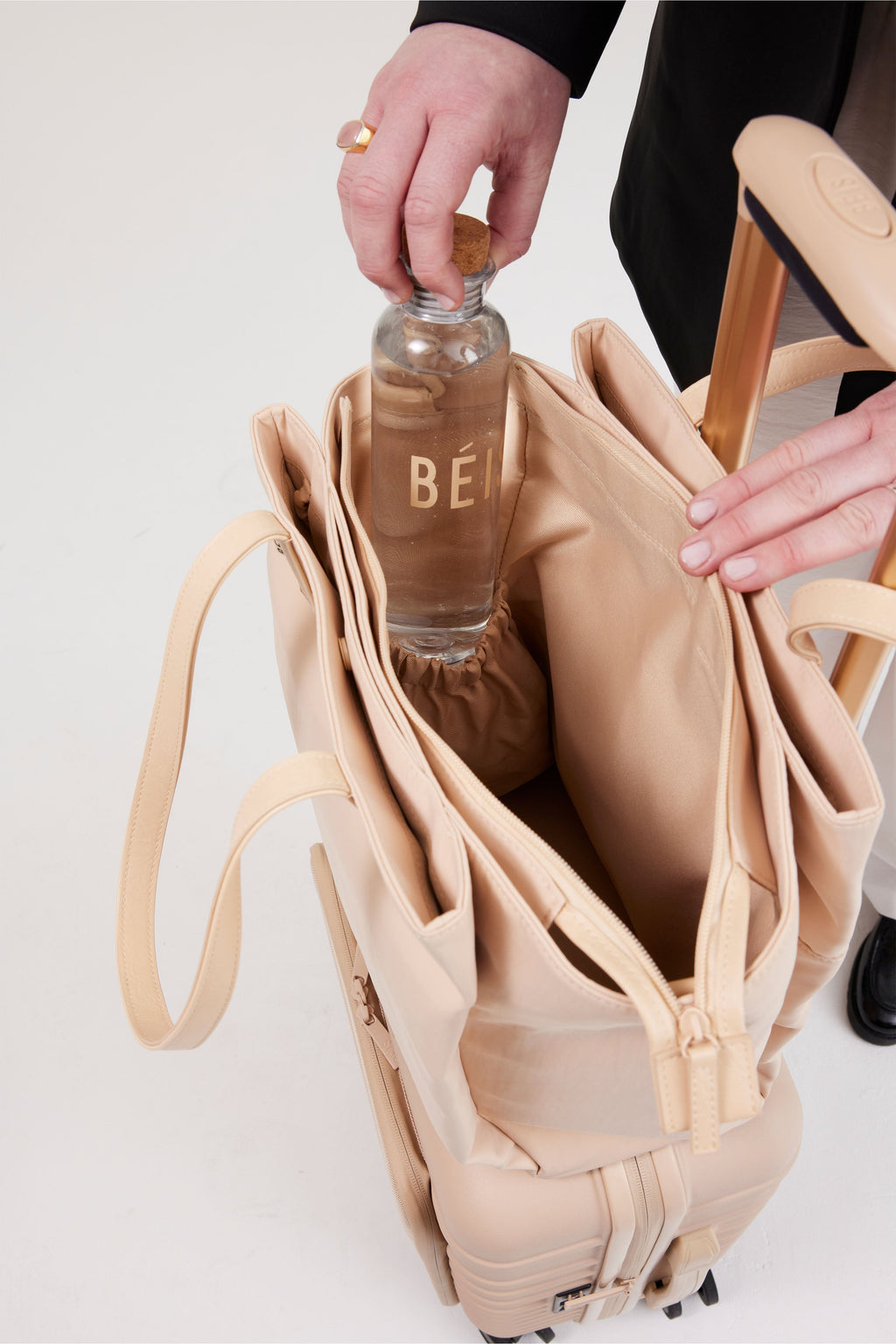 Resale The Commuter Tote in Beige - Image 13