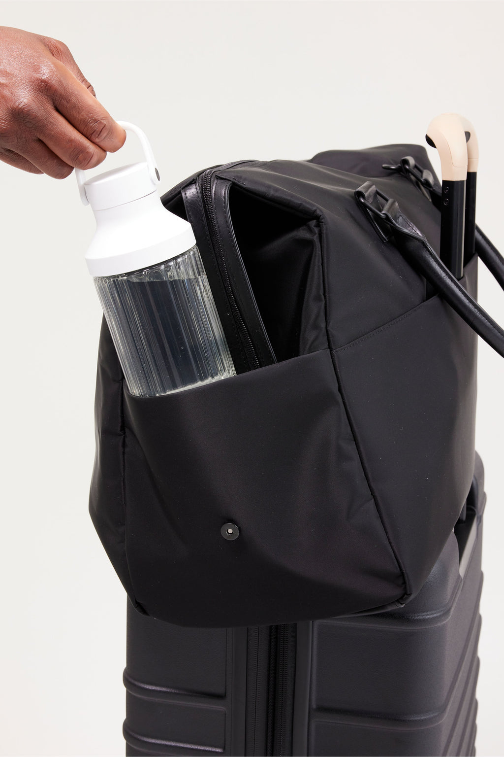 Resale The Commuter Duffle in Black - Image 7