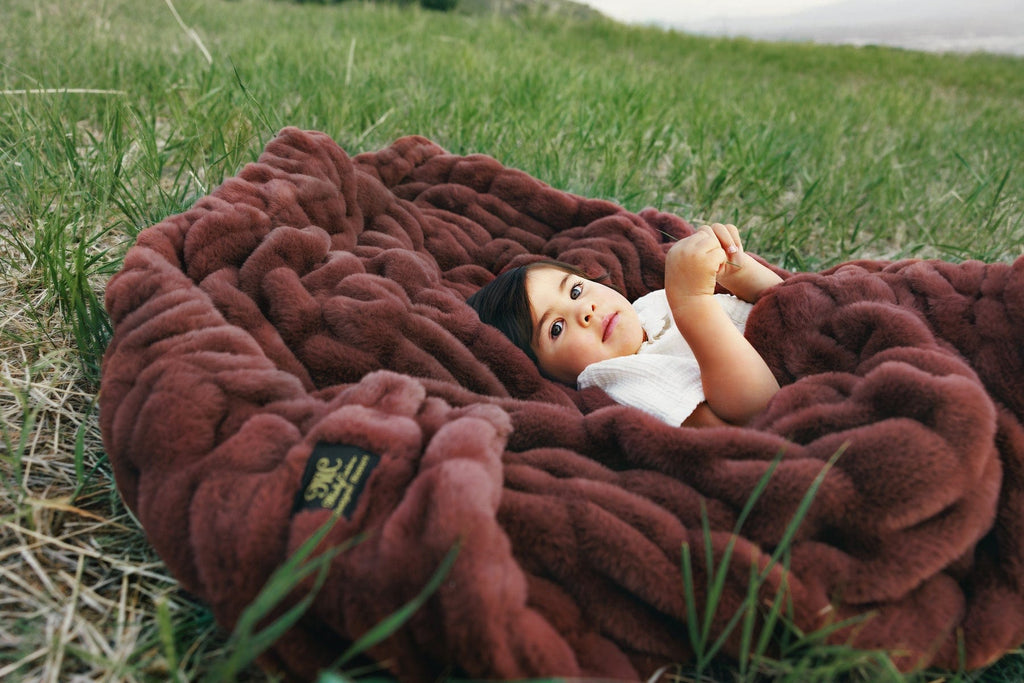 Hugs Rich Mahogany Blanket - Image 3