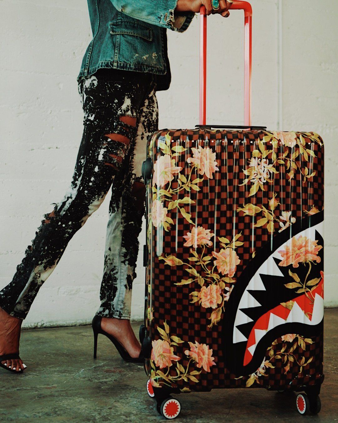 Sharkflower 29.5” Full-Size Sharknautics Luggage - Image 18