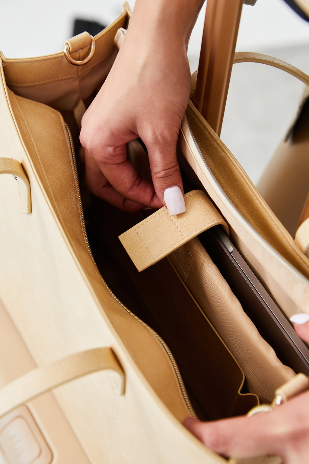 Resale The Work Tote in Beige - Image 7